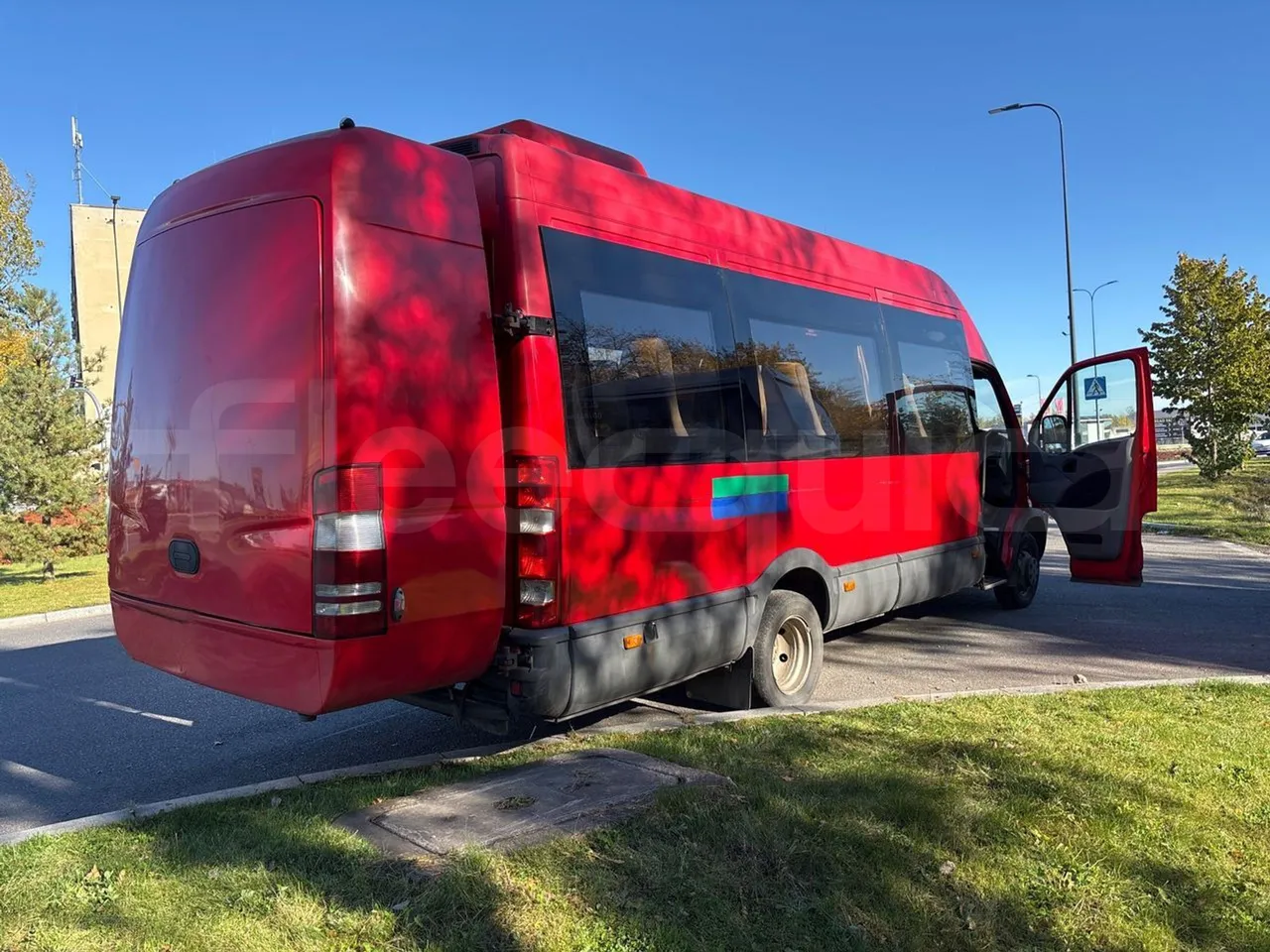 Iveco Daily 50C15V-EUR4 - 107kW - 7.012m - 3/4 right rear doors open