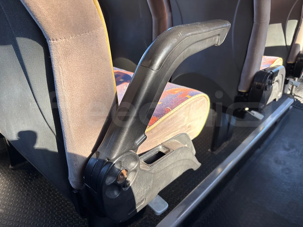 Iveco Daily 50C15V-EUR4 - 107kW - 7.012m - armrest detail photo