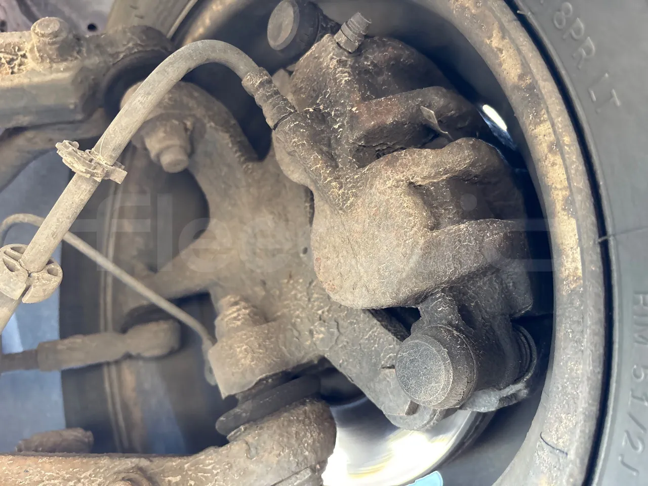 Iveco Daily 50C15V-EUR4 - 107kW - 7.012m - front brake calipers right