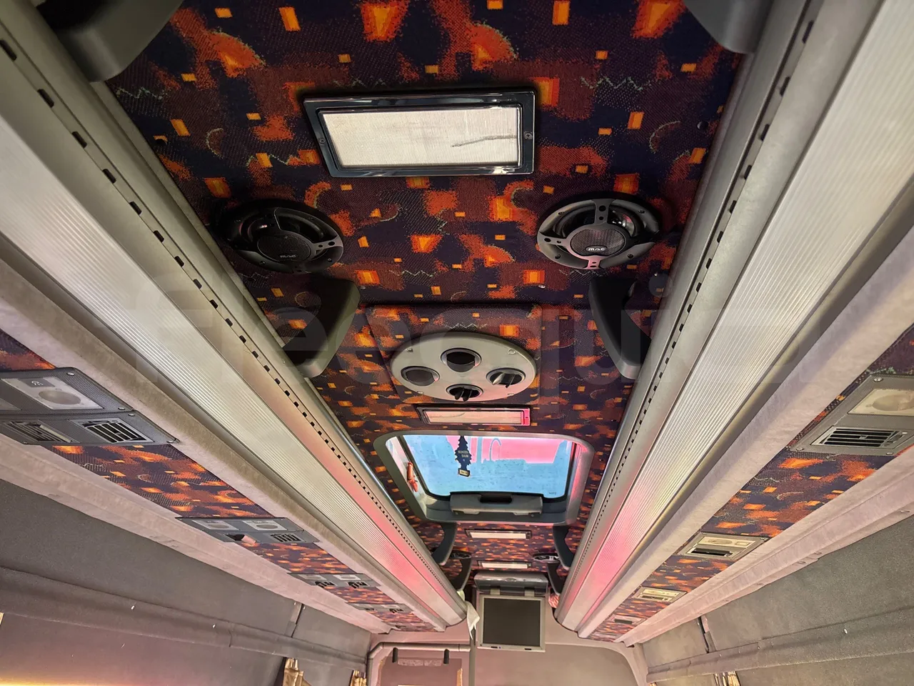 Iveco Daily 50C15V-EUR4 - 107kW - 7.012m - overhead compartments photo