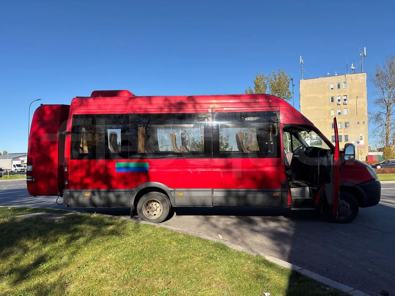 Iveco Daily 50C15V-EUR4 - 107kW - 7.012m - right side doors open