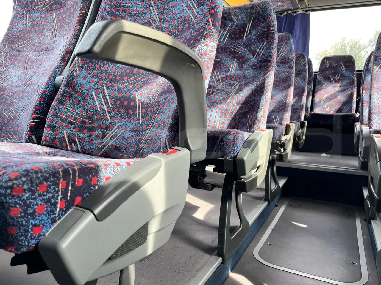 Setra S315 GT/ Euro 3 - 260 Kw - 12 Mt - armrest detail photo