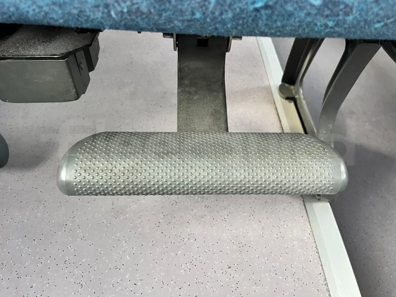 Setra S315 GT/ Euro 3 - 260 Kw - 12 Mt - footrest detail photo
