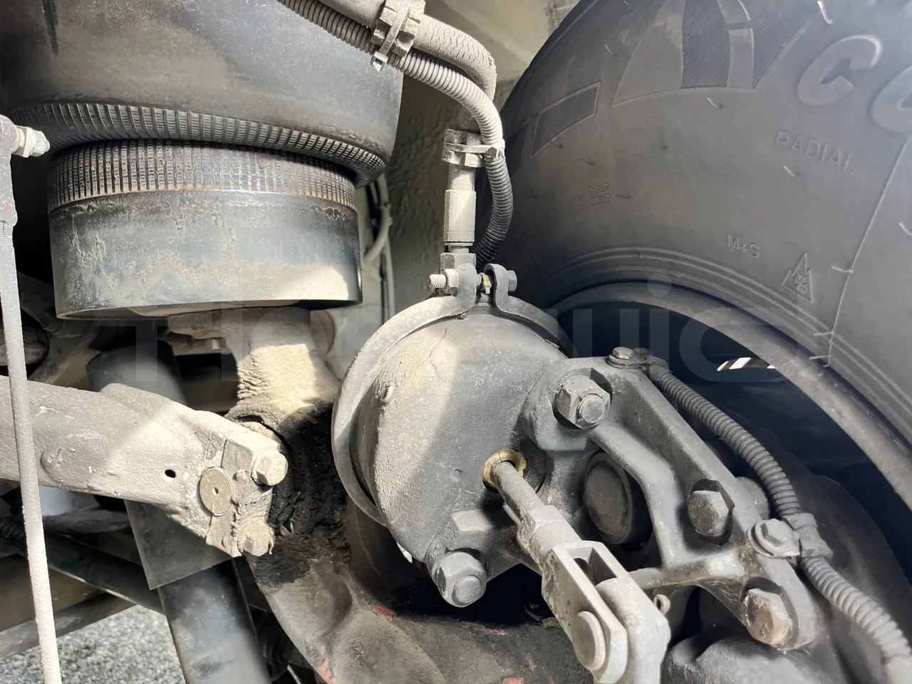 Setra S315 GT/ Euro 3 - 260 Kw - 12 Mt - front brake calipers left