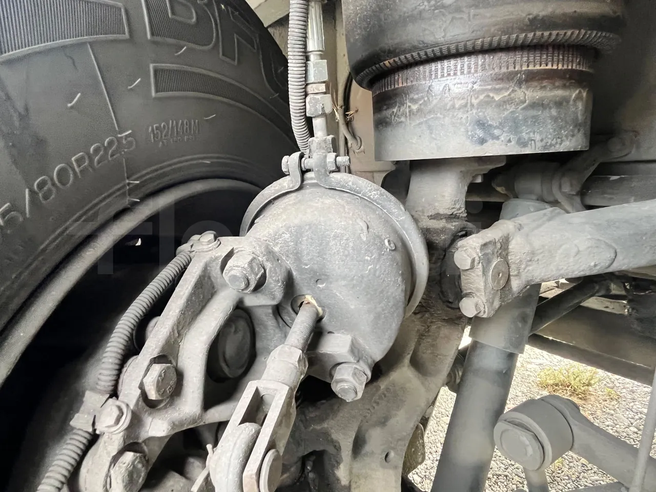 Setra S315 GT/ Euro 3 - 260 Kw - 12 Mt - front brake calipers right