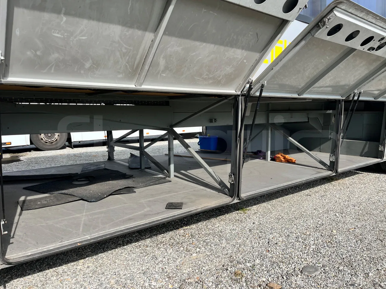 Setra S315 GT/ Euro 3 - 260 Kw - 12 Mt - internal frame rust check