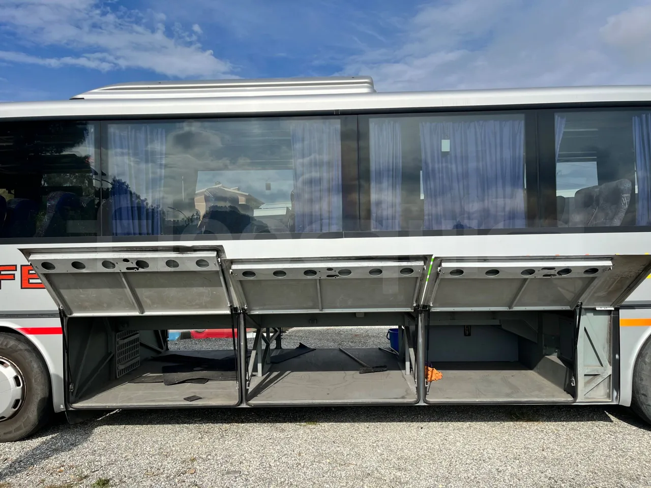 Setra S315 GT/ Euro 3 - 260 Kw - 12 Mt - luggage rack photo