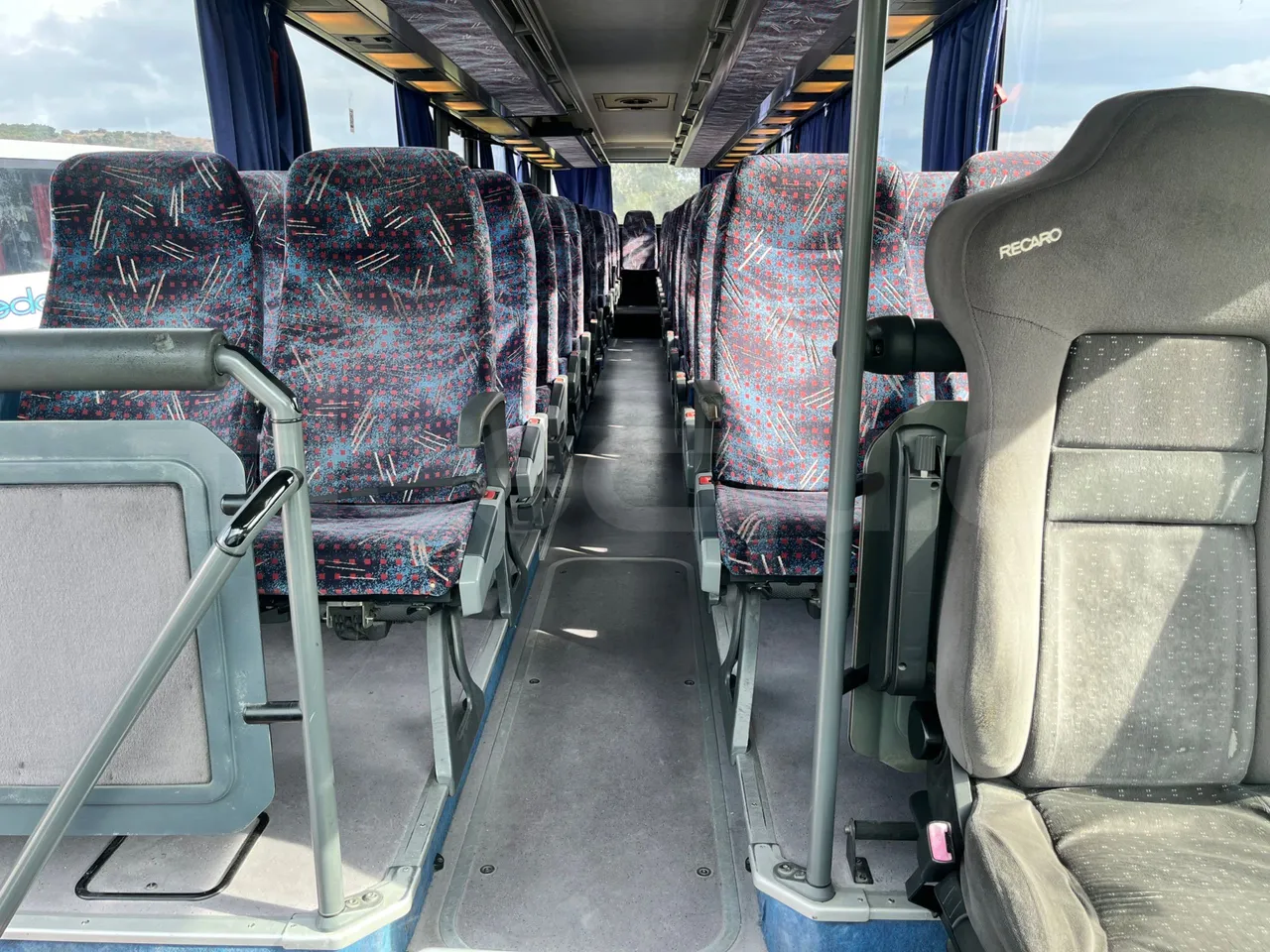 Setra S315 GT/ Euro 3 - 260 Kw - 12 Mt - monitor detail photo