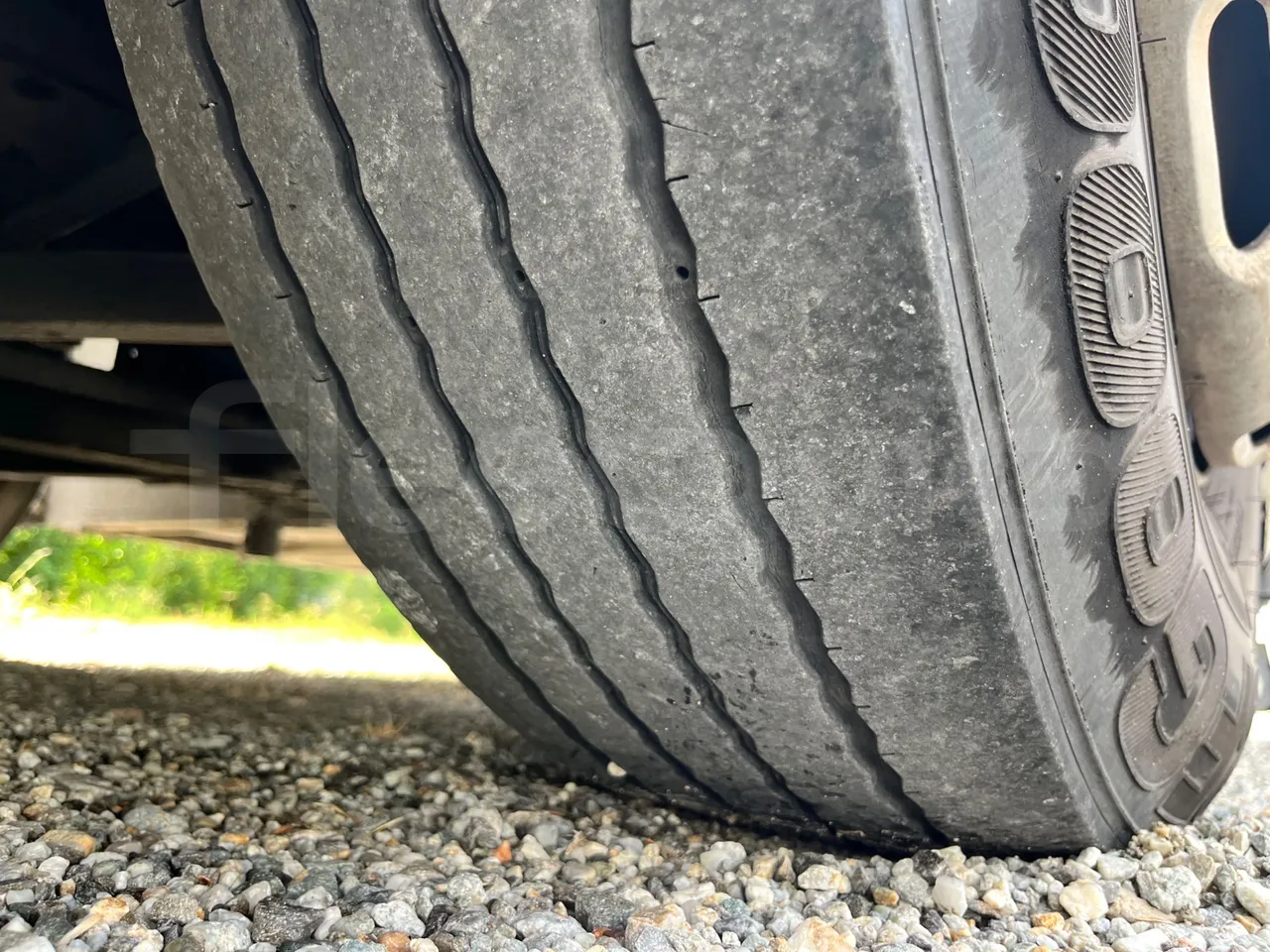 Setra S315 GT/ Euro 3 - 260 Kw - 12 Mt - tread condition front tires right