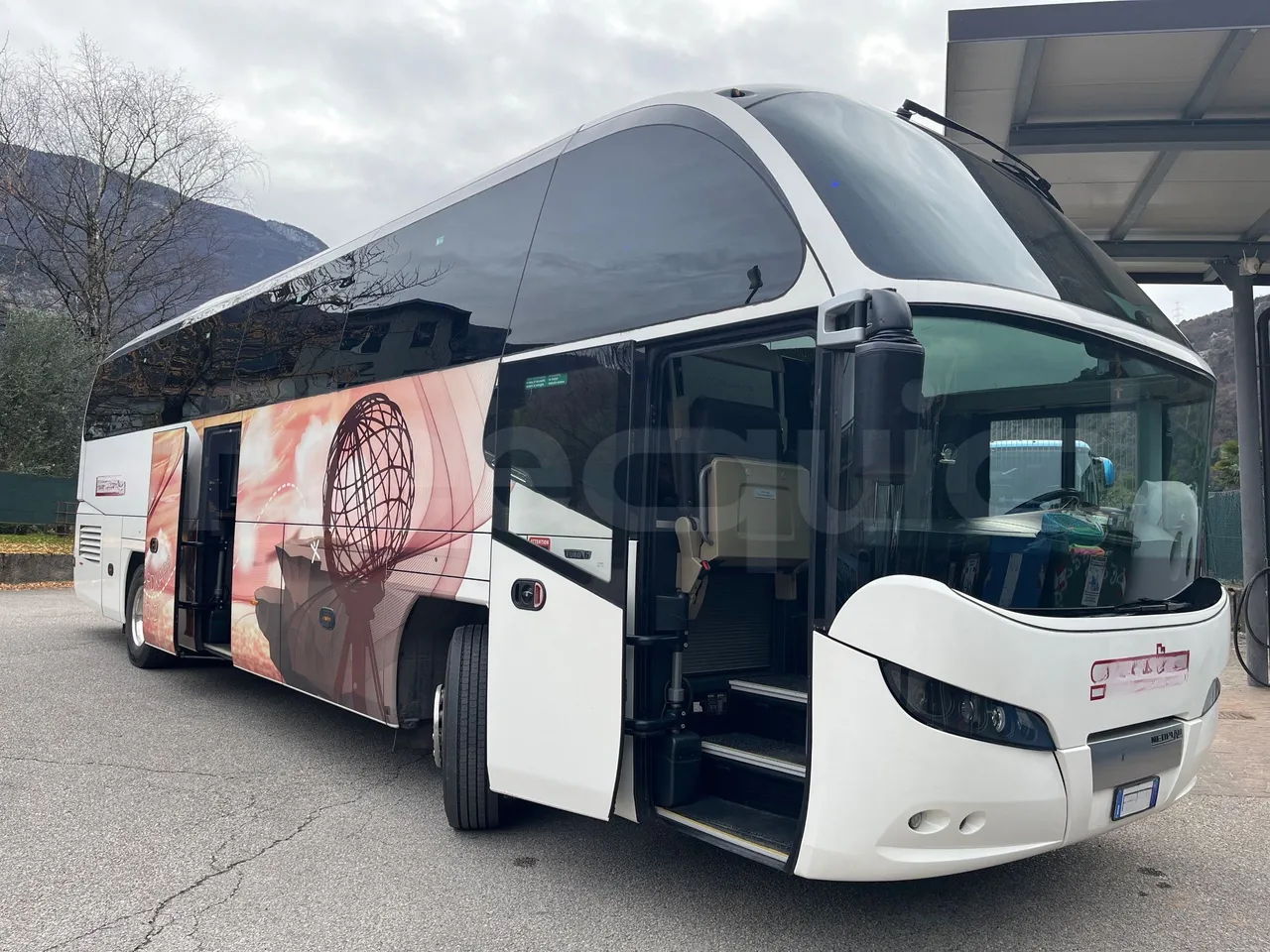Neoplan Cityliner CITYLINER - Euro6 - 338kW - 12.240mt - 3/4 right front doors open