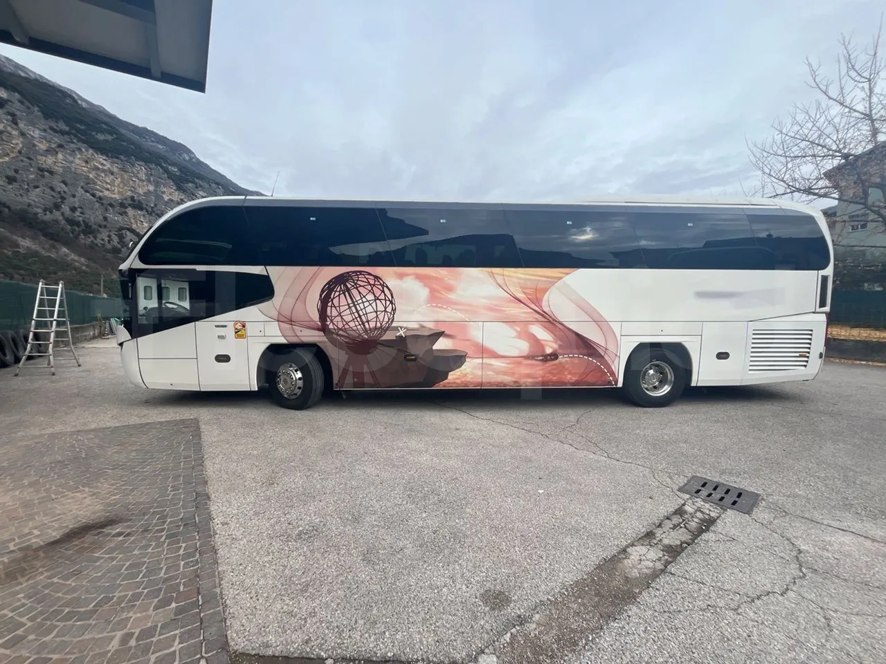 Neoplan Cityliner CITYLINER - Euro6 - 338kW - 12.240mt - left side photo
