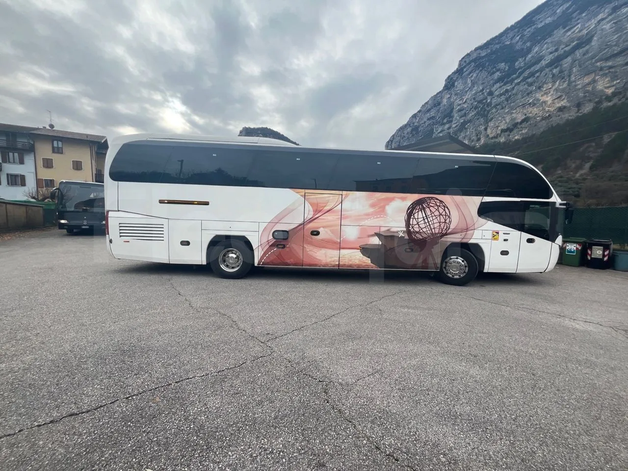 Neoplan Cityliner CITYLINER - Euro6 - 338kW - 12.240mt - right side doors closed