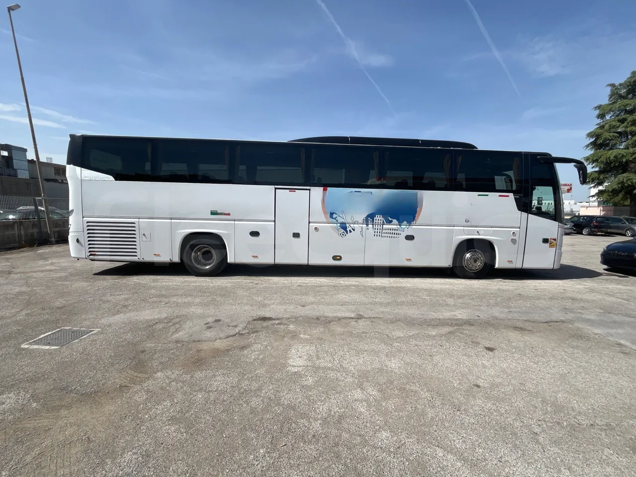 Vdl Futura - 3/4 right rear doors open