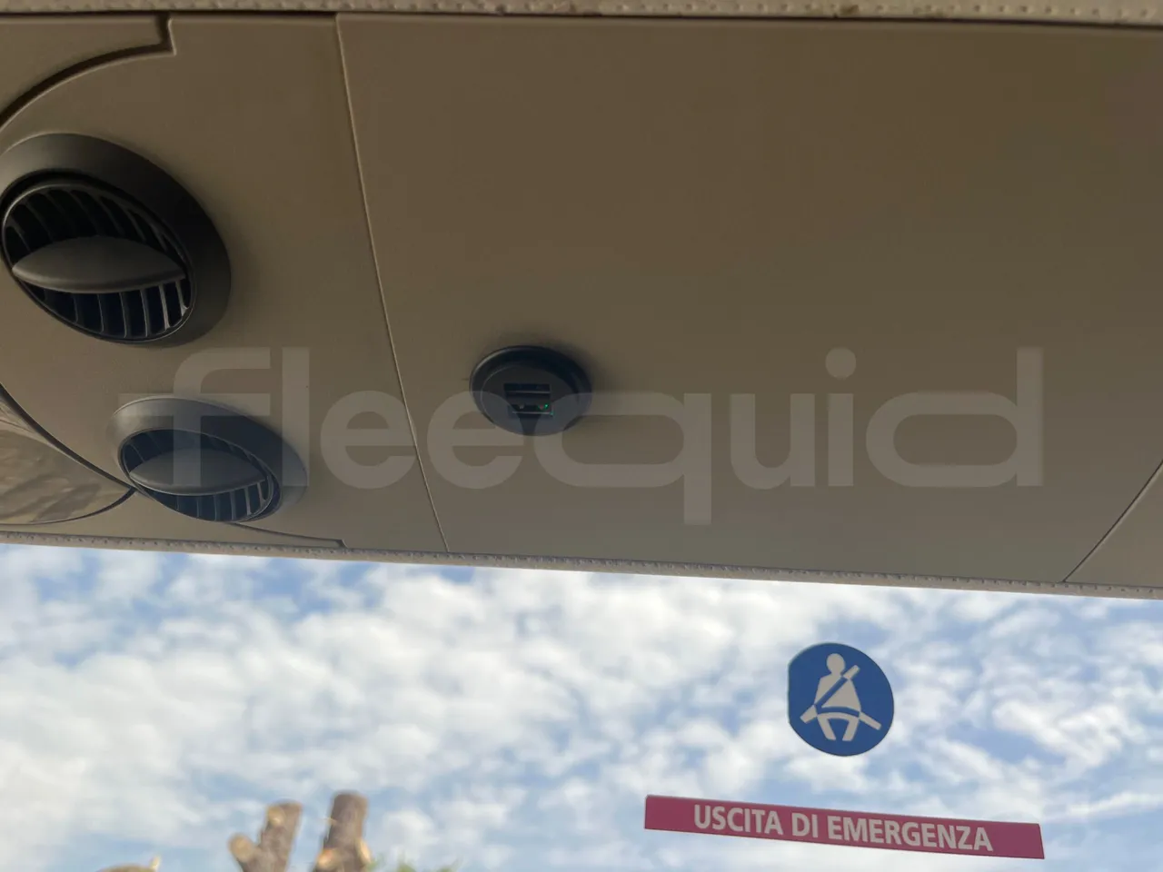 Vdl Futura - usb charging detail