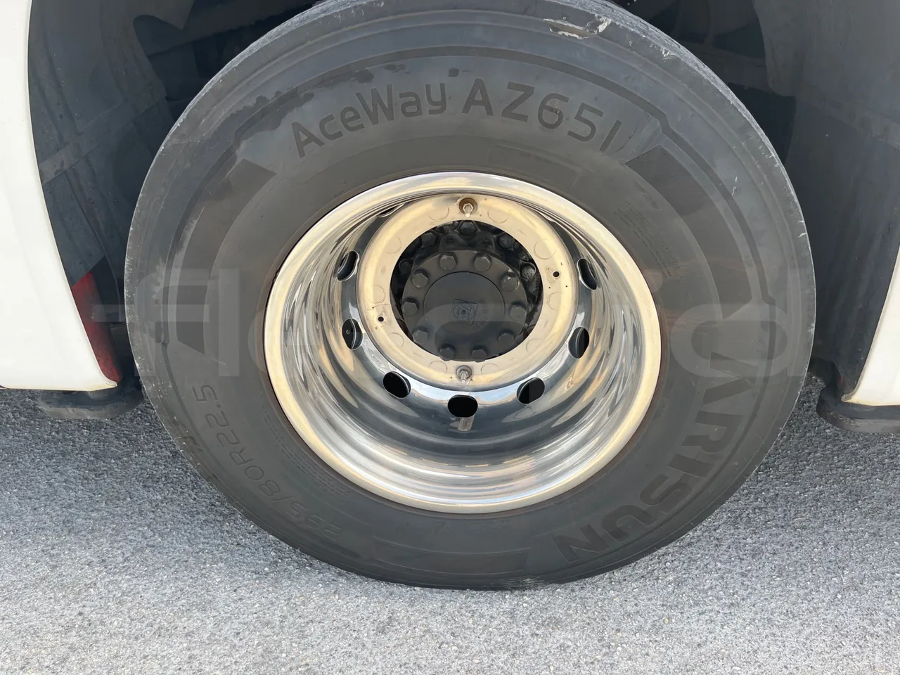 Vdl Futura - rear left tire photo