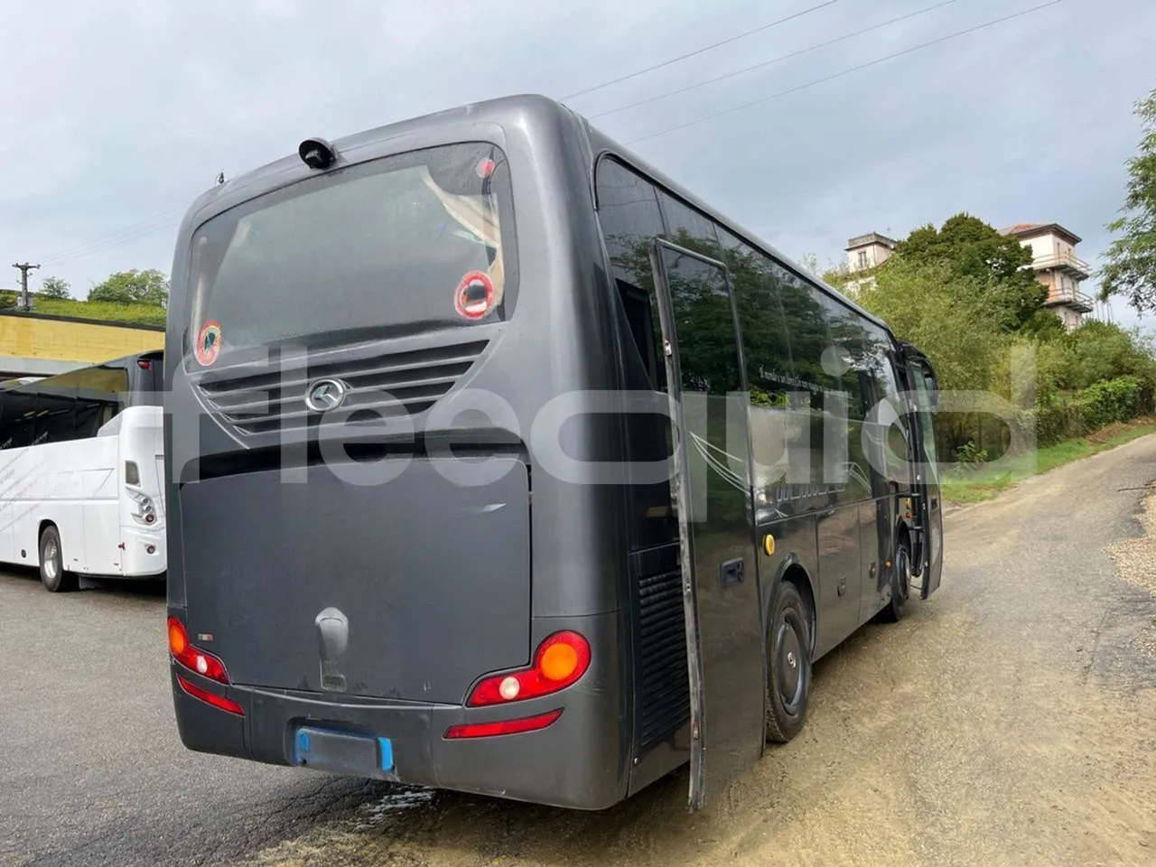 King Long XMQ6800 2AL1AA2B-EUR5-148Kw-7,995m - 3/4 right rear doors open