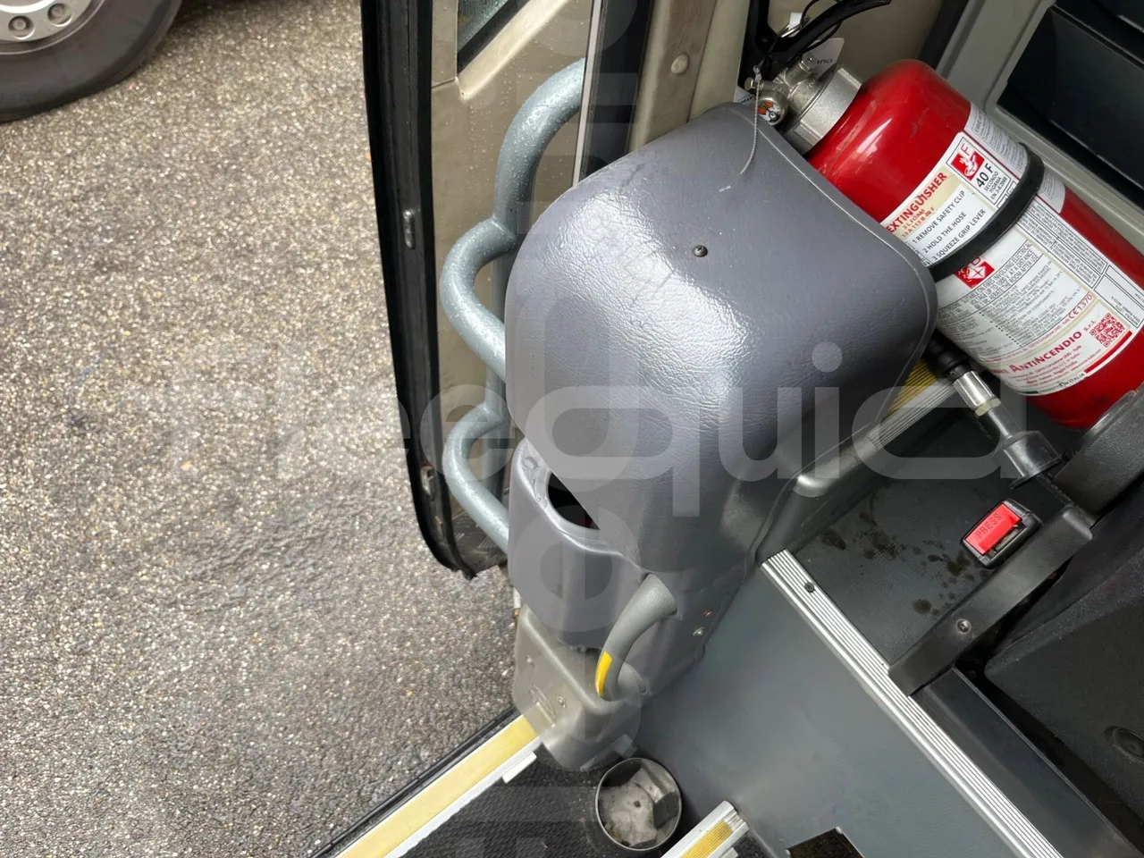 King Long XMQ6800 2AL1AA2B-EUR5-148Kw-7,995m - door mechanism photo
