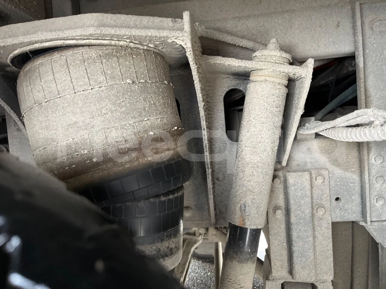 King Long XMQ6800 2AL1AA2B-EUR5-148Kw-7,995m - front air springs left