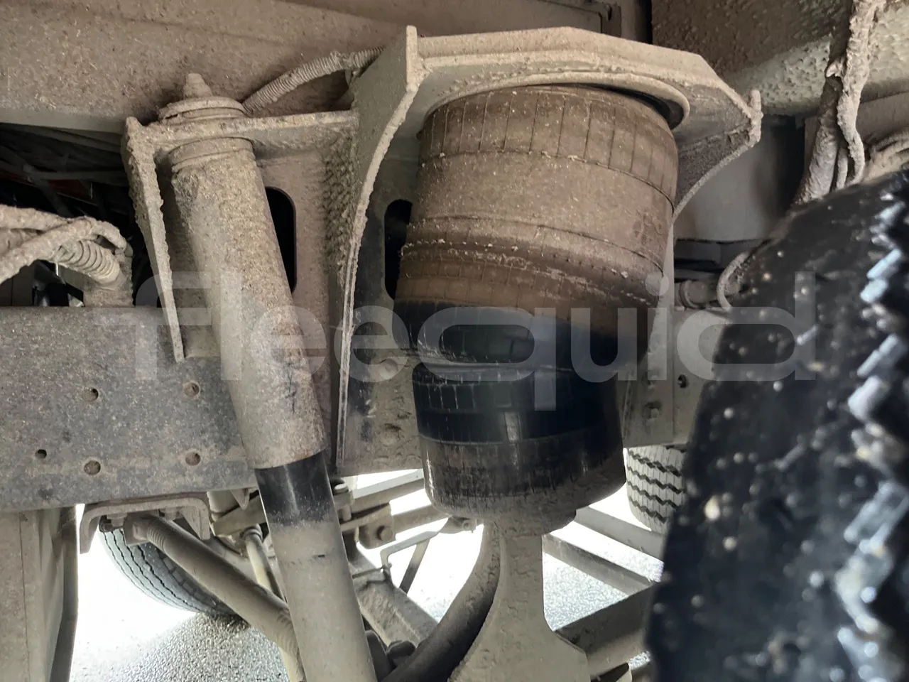 King Long XMQ6800 2AL1AA2B-EUR5-148Kw-7,995m - front air springs right