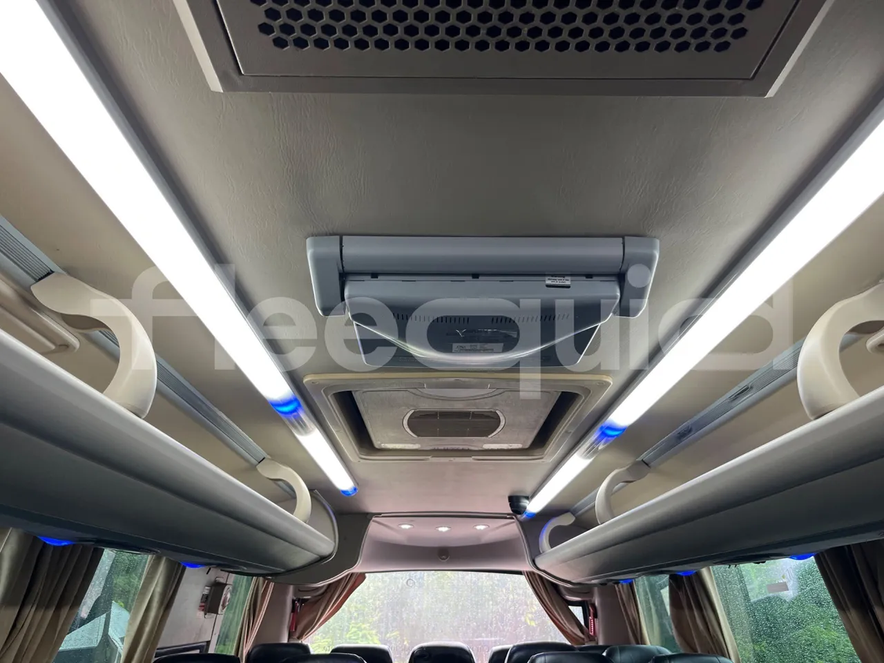 King Long XMQ6800 2AL1AA2B-EUR5-148Kw-7,995m - roof hatch 1