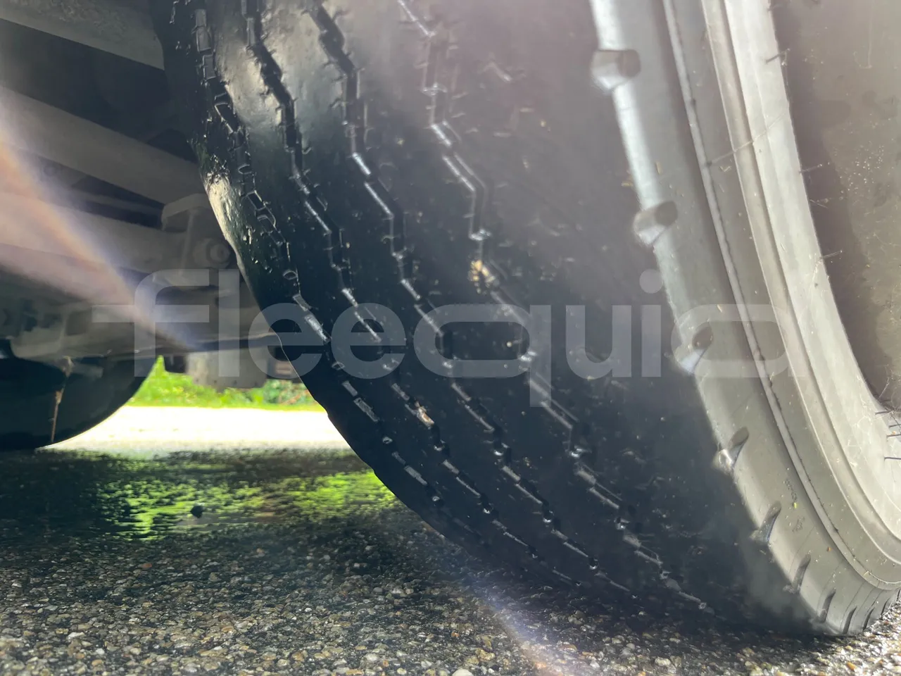 King Long XMQ6800 2AL1AA2B-EUR5-148Kw-7,995m - tread condition second axle tires right