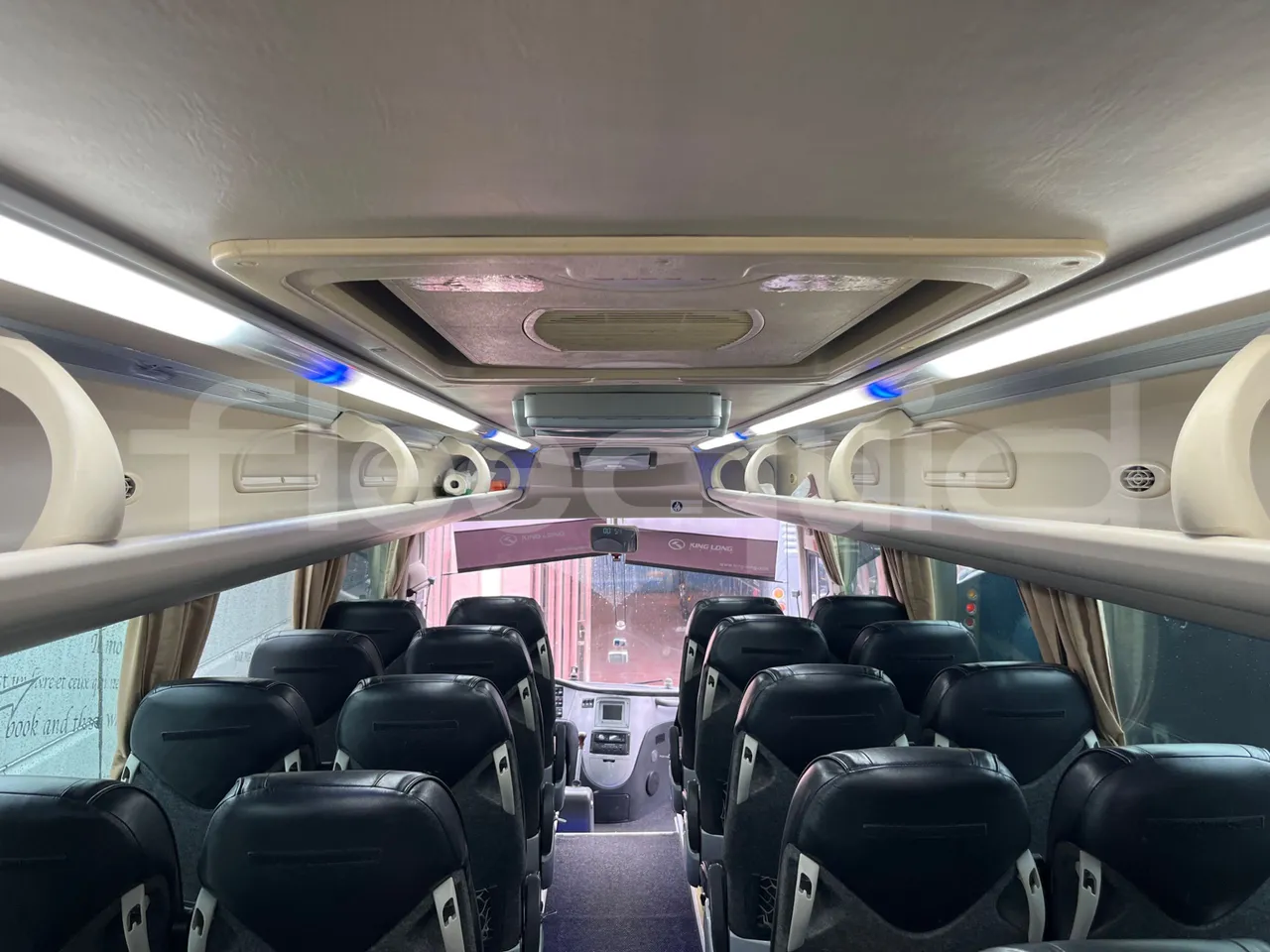 King Long XMQ6800 2AL1AA2B-EUR5-148Kw-7,995m - overhead compartments photo