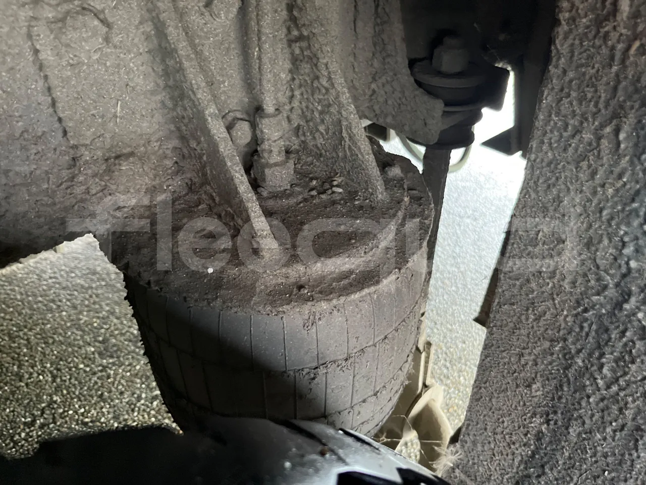 King Long XMQ6800 2AL1AA2B-EUR5-148Kw-7,995m - axle 3 air springs 1 left