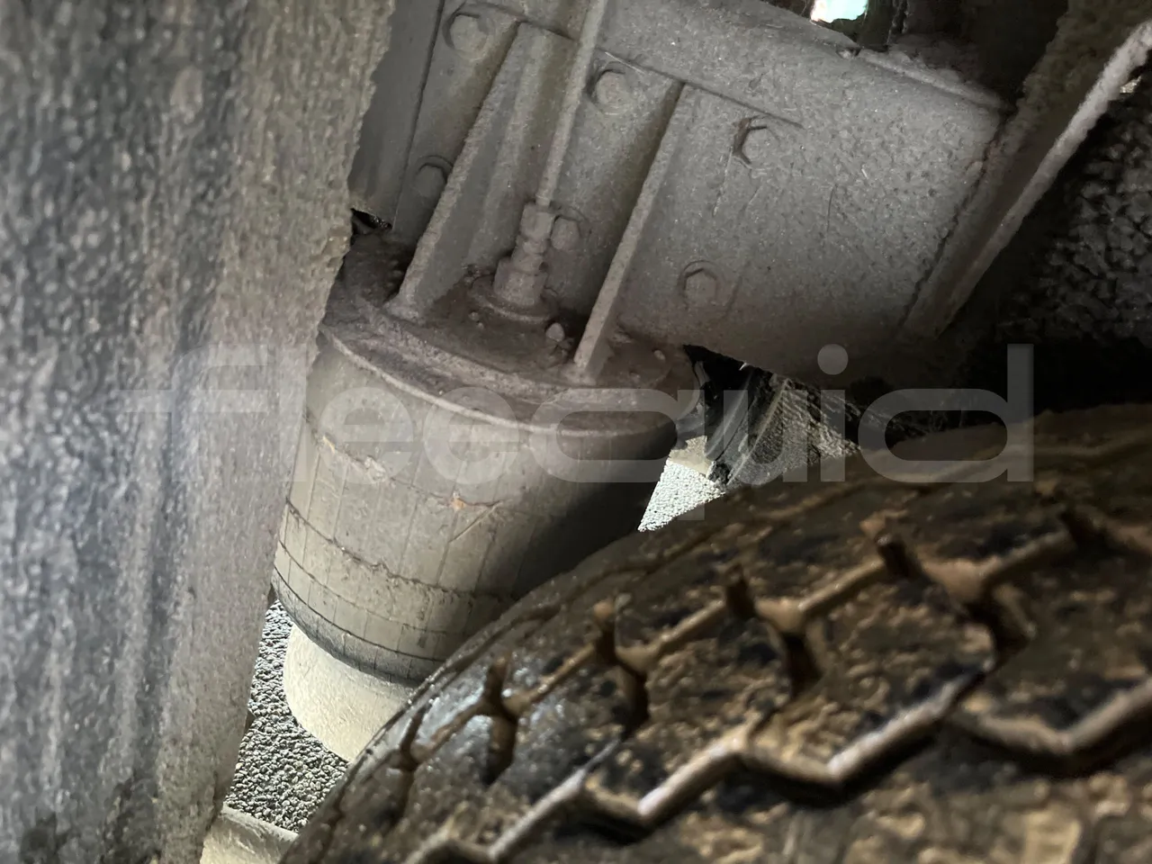 King Long XMQ6800 2AL1AA2B-EUR5-148Kw-7,995m - axle 3 air springs 1 right