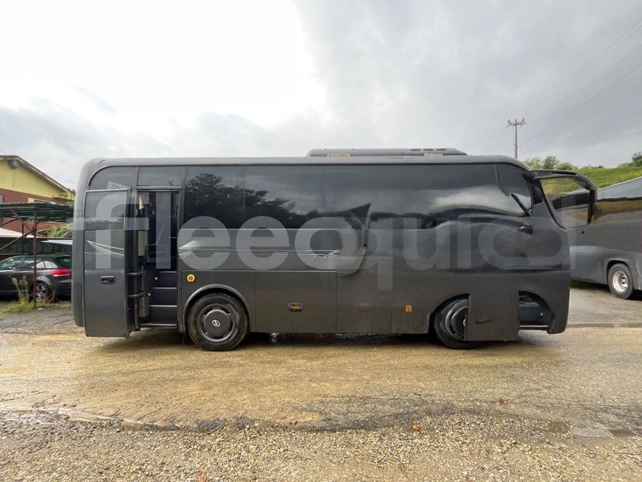 King Long XMQ6800 2AL1AA2B-EUR5-148Kw-7,995m - right side doors open