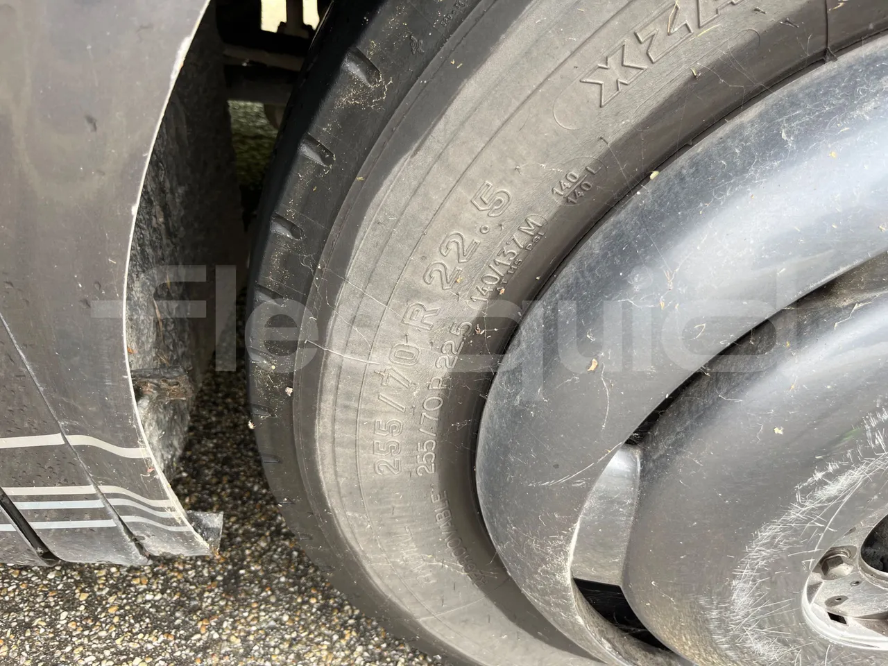 King Long XMQ6800 2AL1AA2B-EUR5-148Kw-7,995m - front left tire measurements