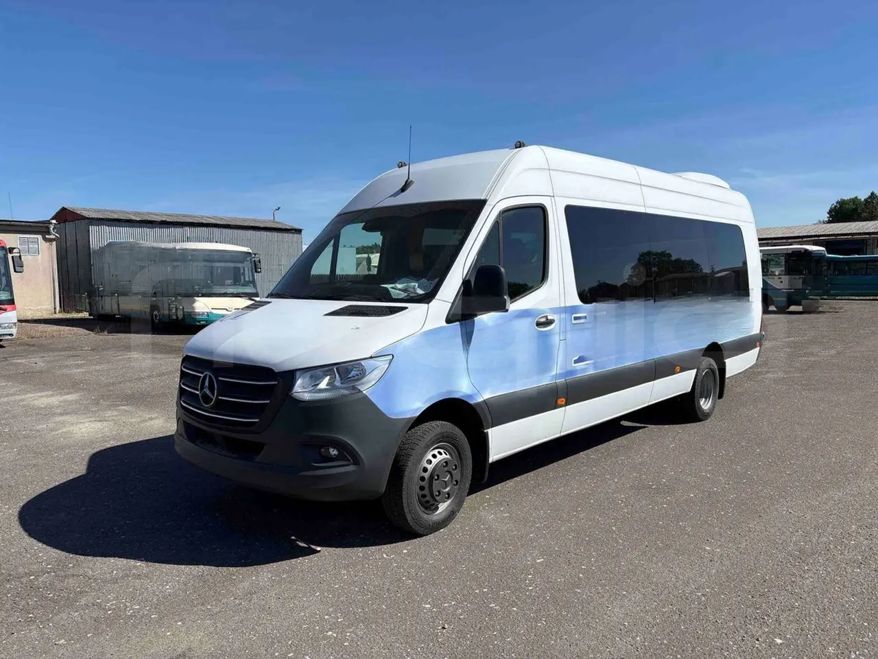Mercedes-Benz Sprinter - 3/4 front left
