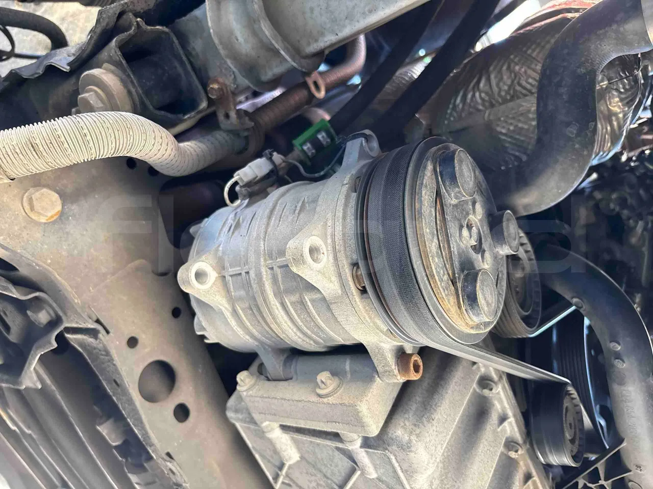 Mercedes-Benz Sprinter - air conditioning compressor