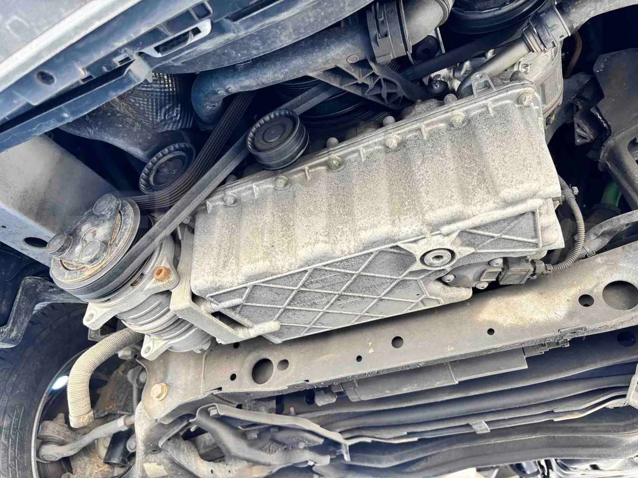Mercedes-Benz Sprinter - engine without protection