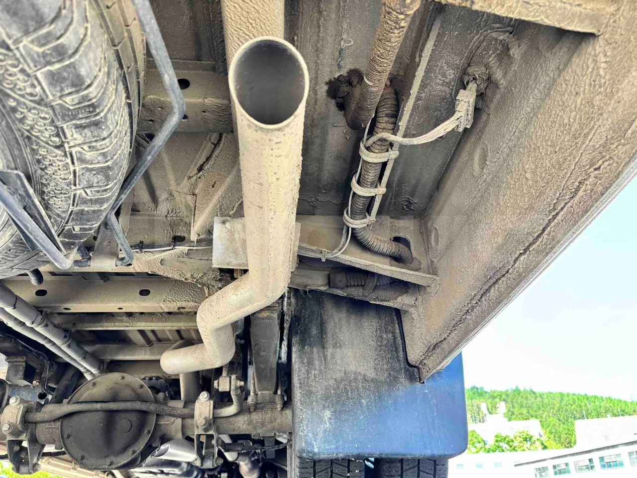 Mercedes-Benz Sprinter - exhaust photo