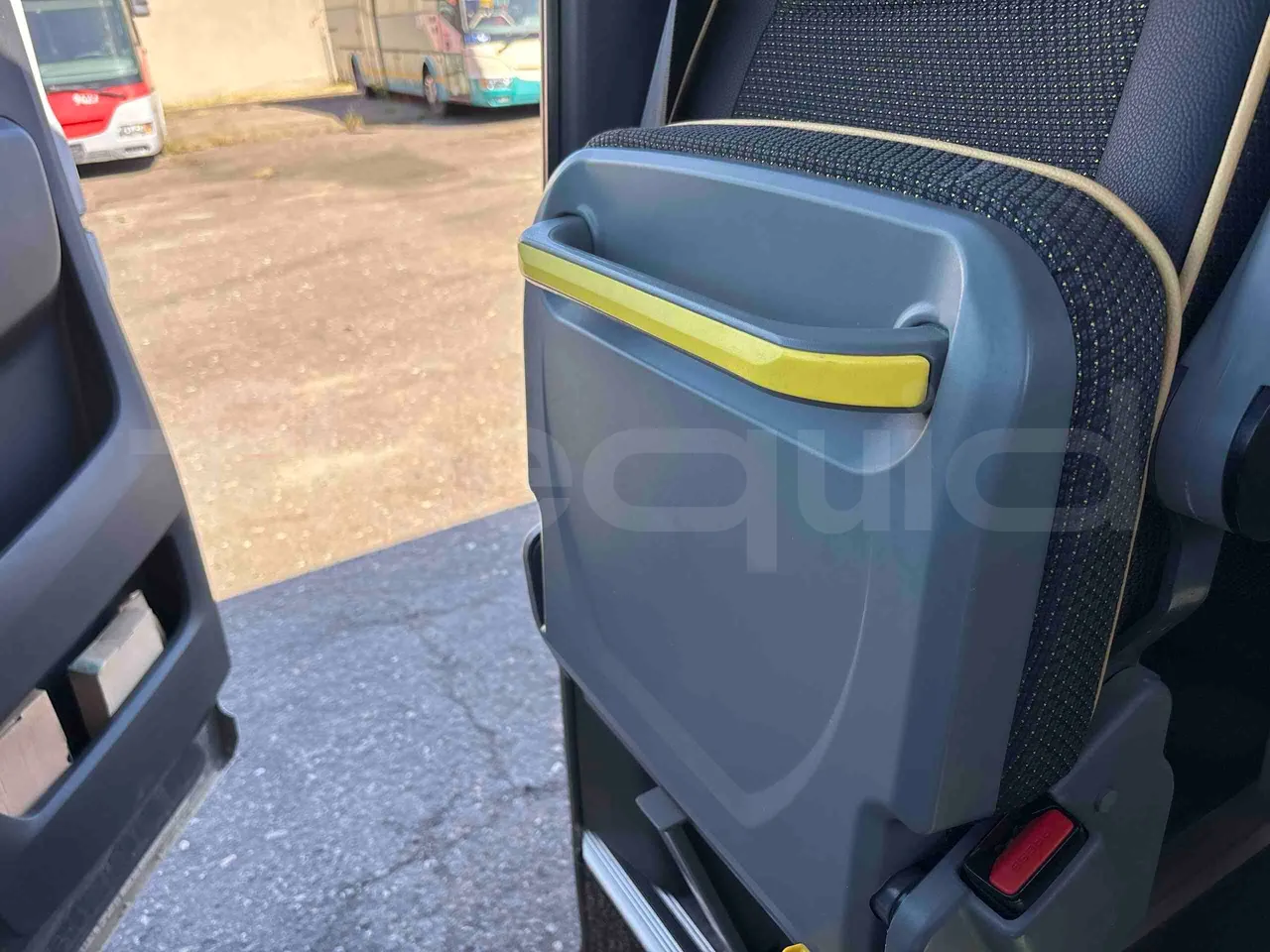 Mercedes-Benz Sprinter - handrails photo