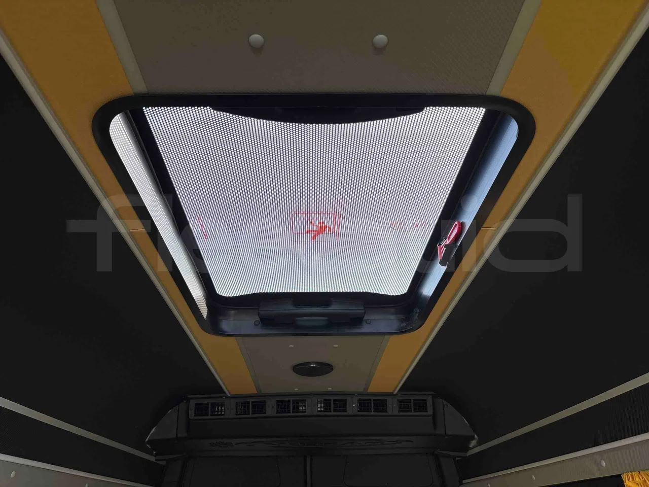 Mercedes-Benz Sprinter - roof hatch 1