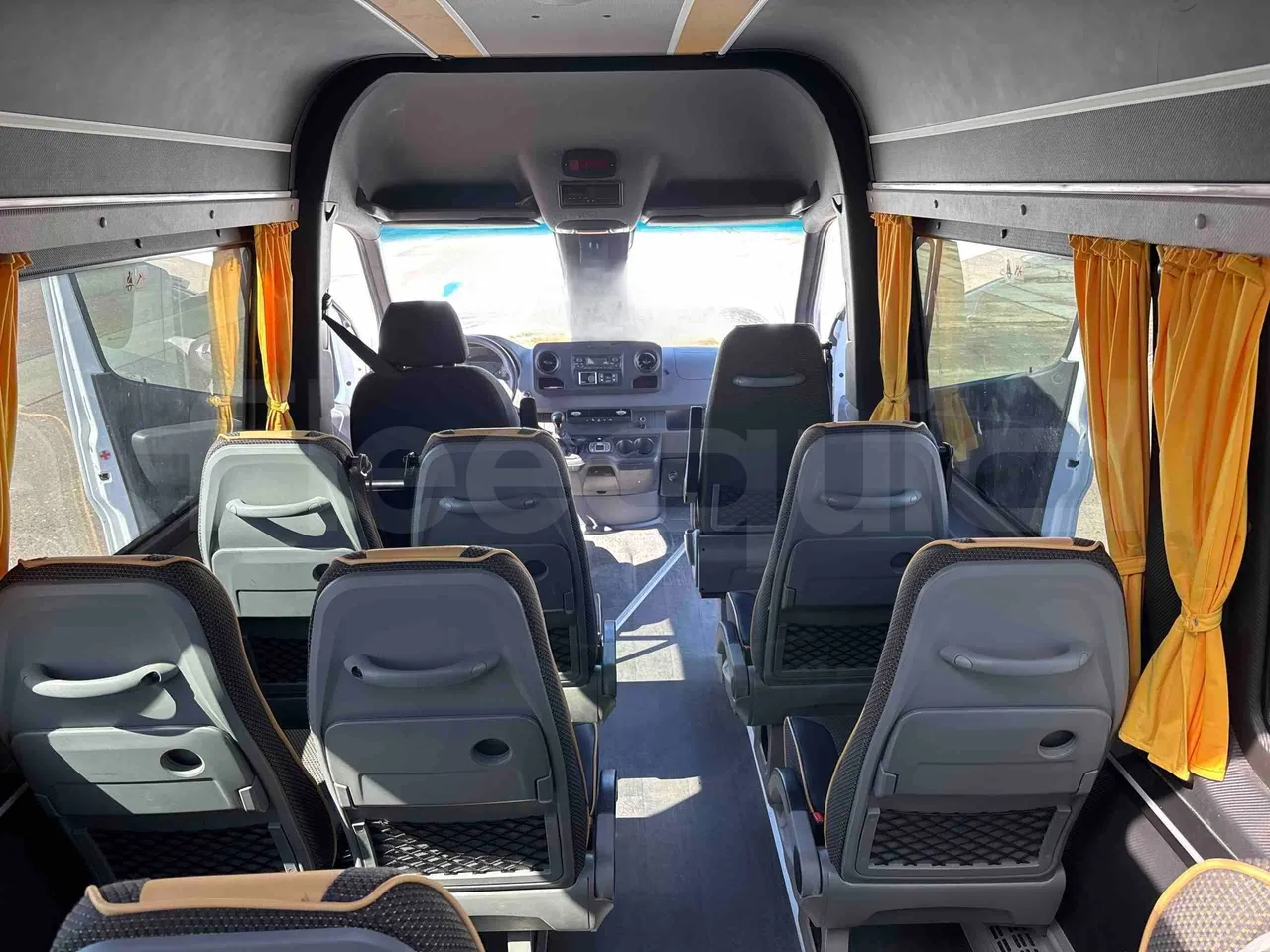 Mercedes-Benz Sprinter - forward view middle aisle