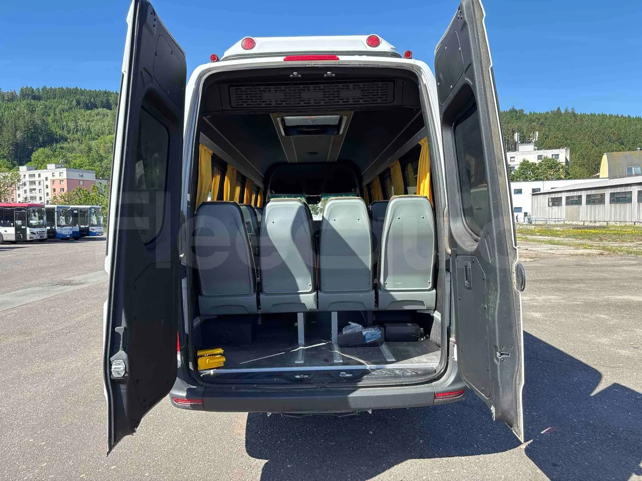 Mercedes-Benz Sprinter - luggage rack photo