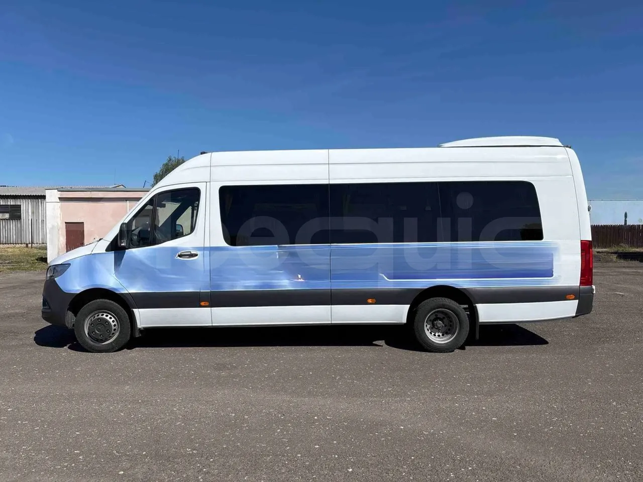 Mercedes-Benz Sprinter - left side photo