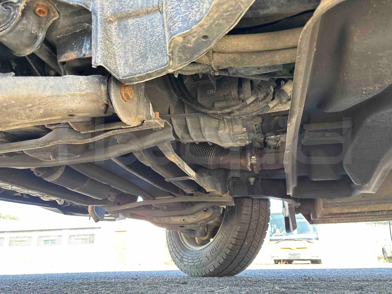 Mercedes-Benz Sprinter - front axle left side