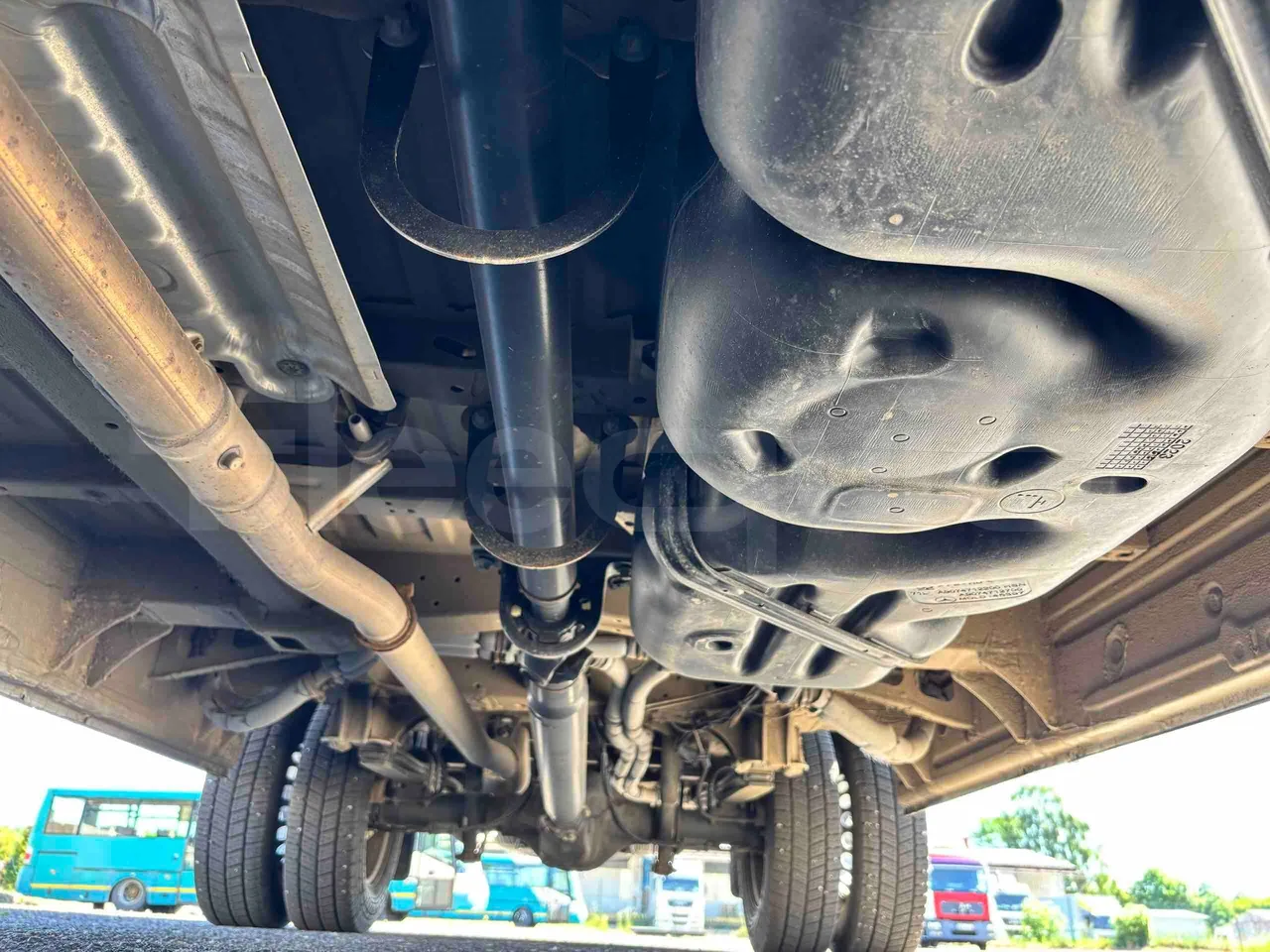 Mercedes-Benz Sprinter - central undercarriage photo