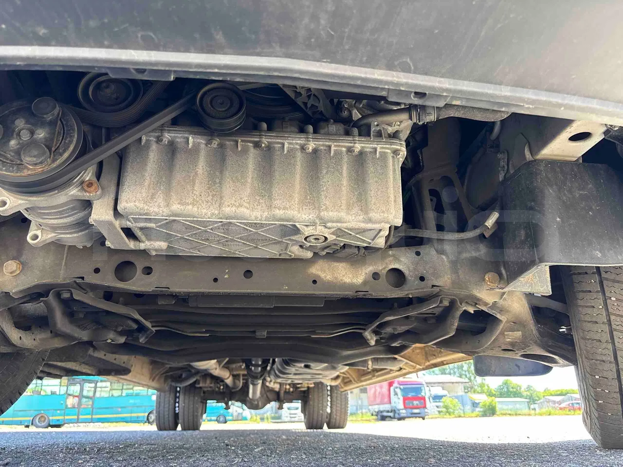 Mercedes-Benz Sprinter - front undercarriage from front