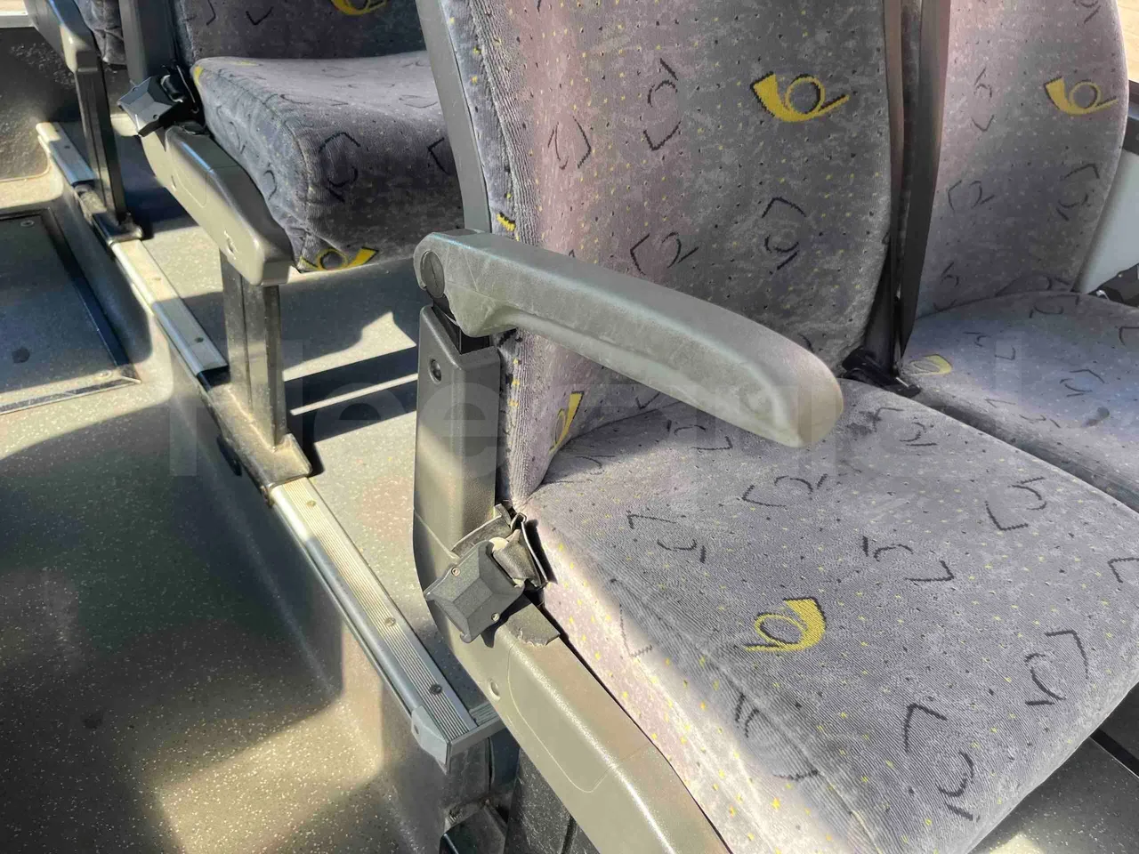 Iveco Cacciamali TCI972 - Euro 5 - 243 kW - 9.700 mt - armrest detail photo