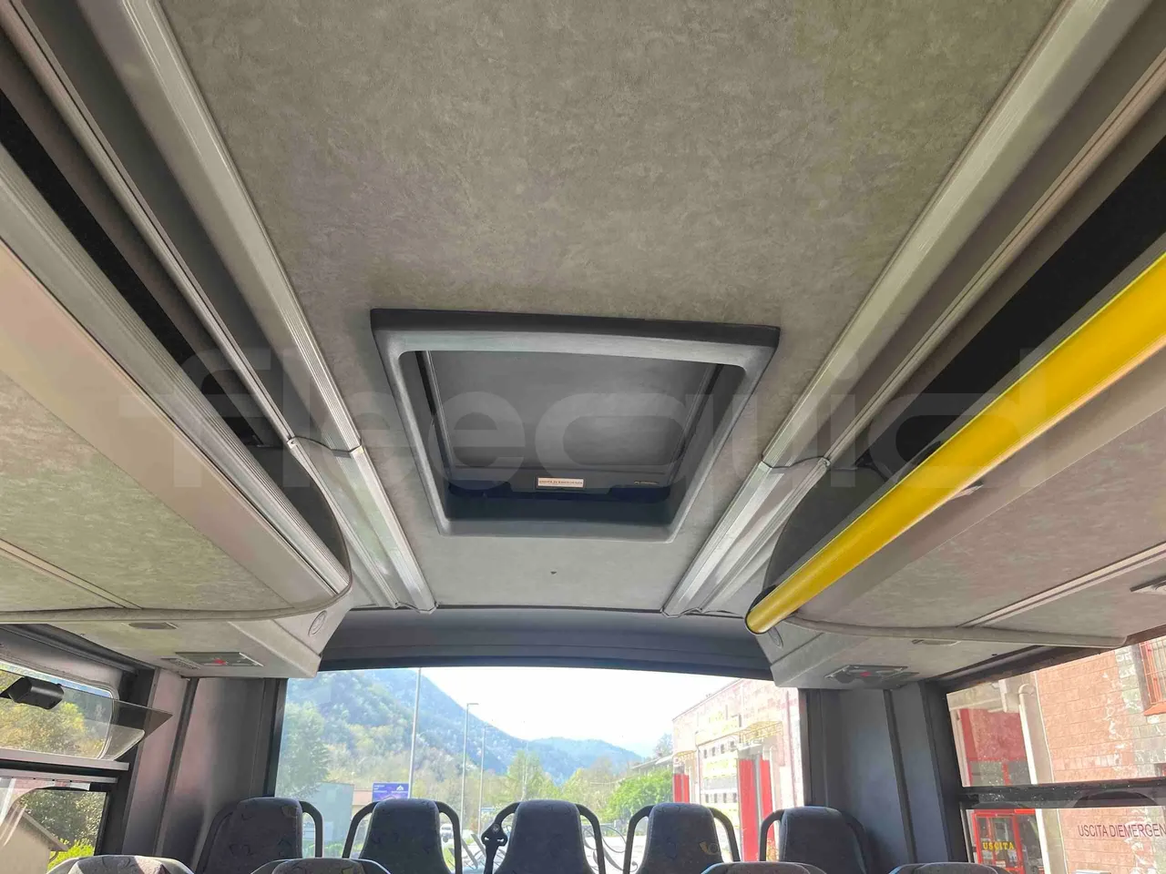 Iveco Cacciamali TCI972 - Euro 5 - 243 kW - 9.700 mt - roof hatch 1
