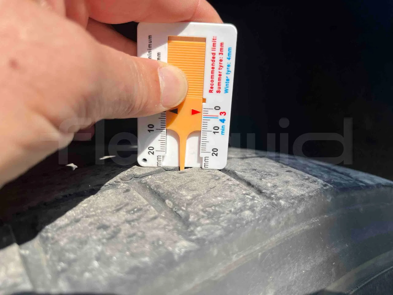 Iveco Cacciamali TCI972 - Euro 5 - 243 kW - 9.700 mt - tread condition front tires left