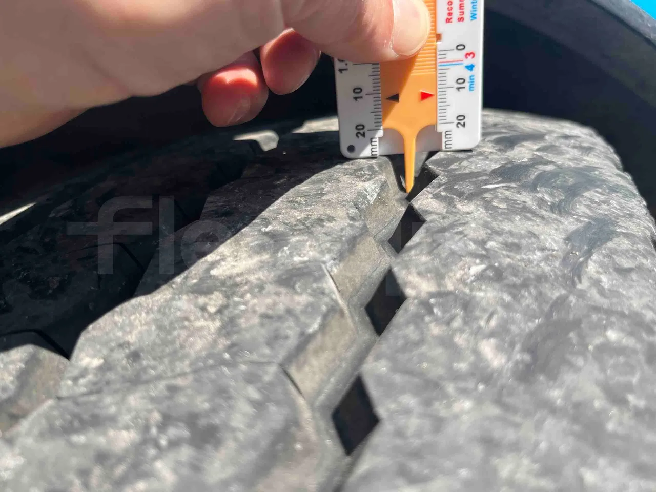 Iveco Cacciamali TCI972 - Euro 5 - 243 kW - 9.700 mt - rear left tire photo