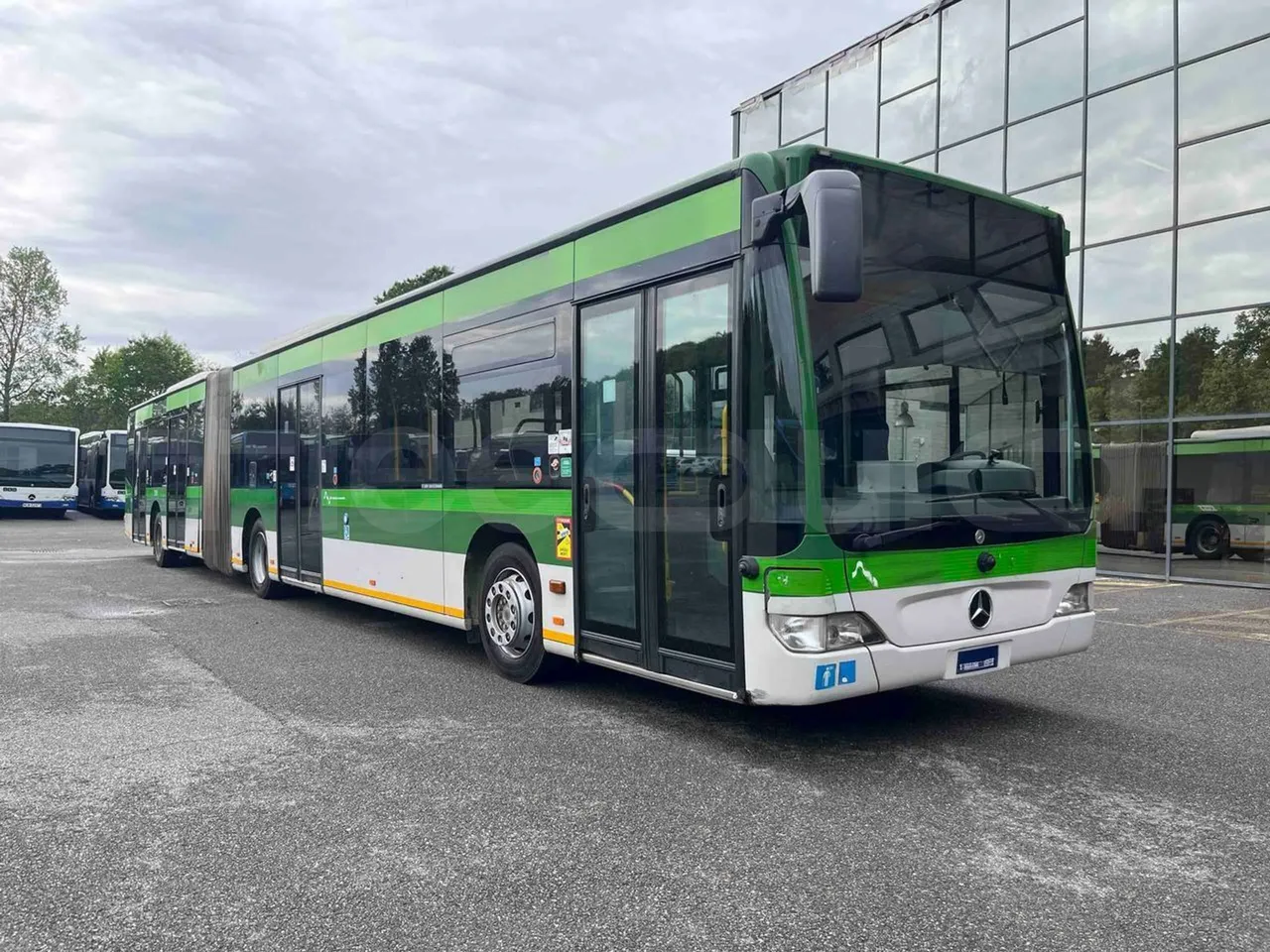 Mercedes-Benz Citaro O 530 G - Euro5 - 260kW - 17.940mt - 3/4 front right doors