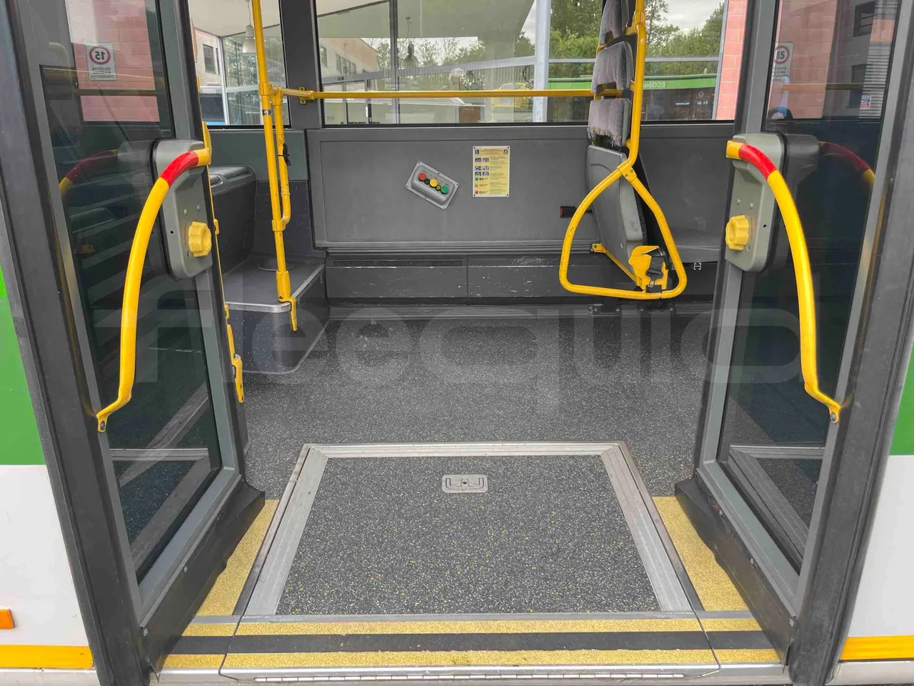 Mercedes-Benz Citaro O 530 G - Euro5 - 260kW - 17.940mt - disabled area photo