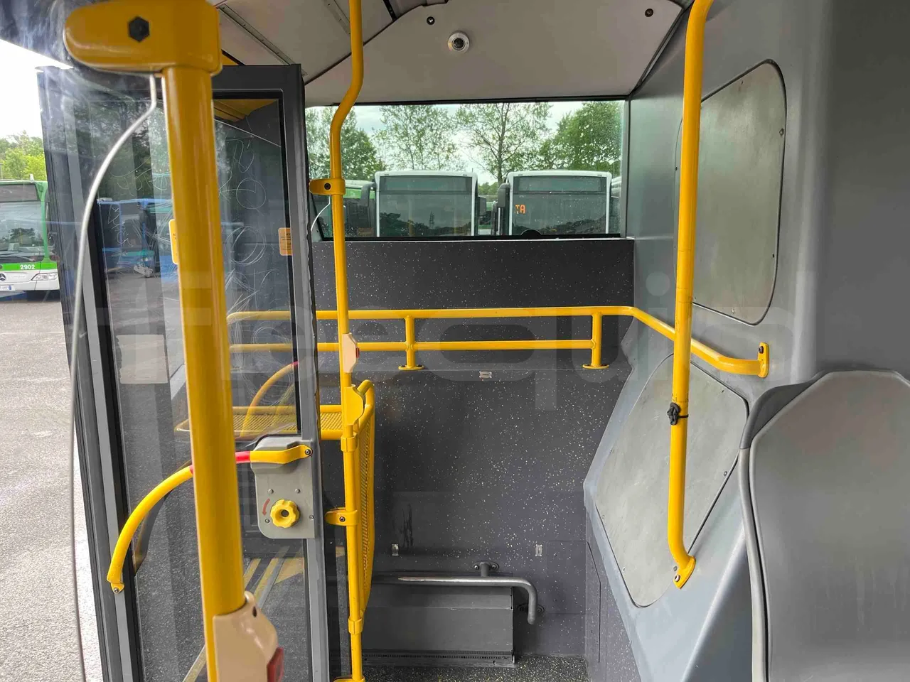 Mercedes-Benz Citaro O 530 G - Euro5 - 260kW - 17.940mt - footrest detail photo