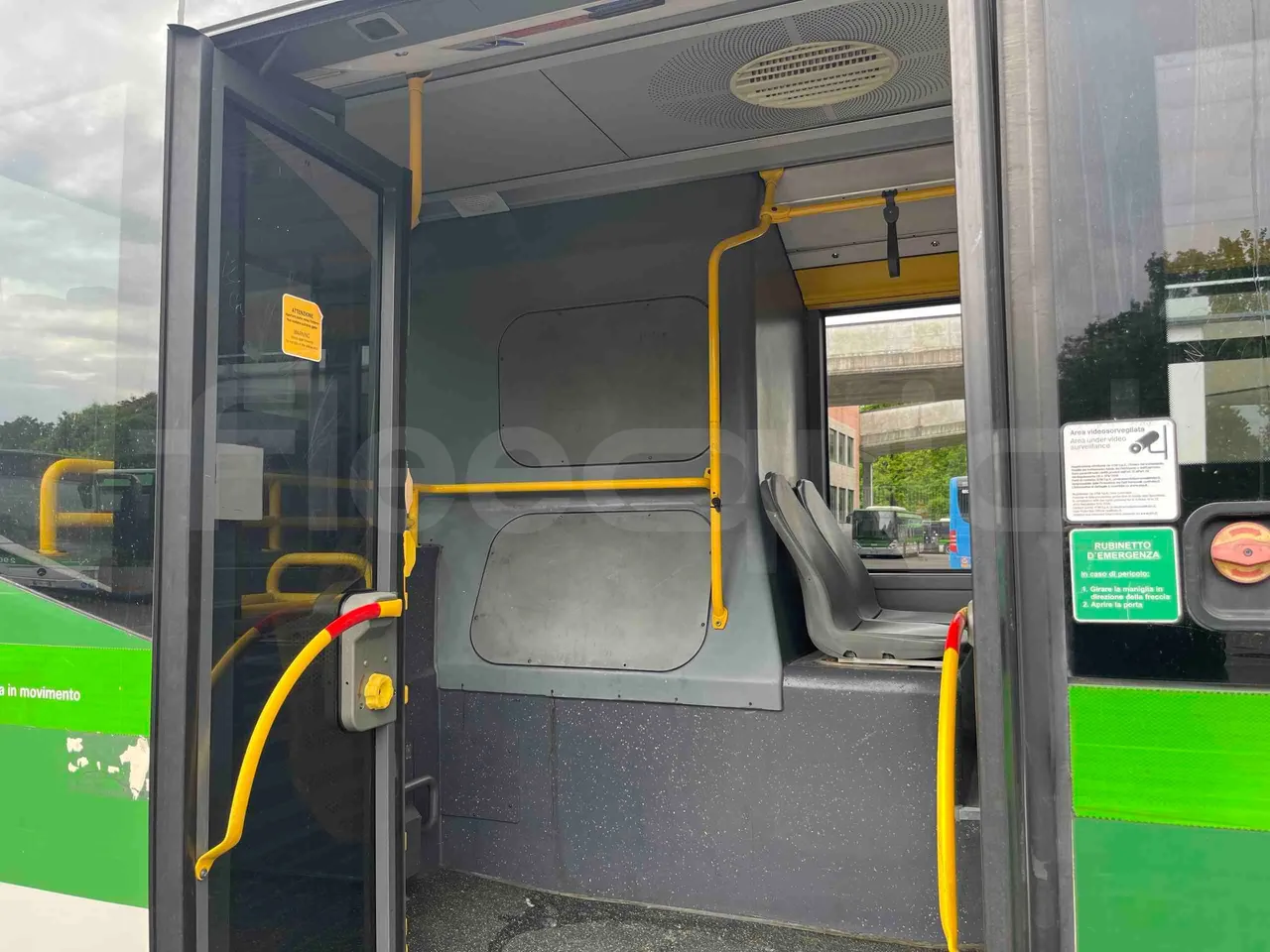 Mercedes-Benz Citaro O 530 G - Euro5 - 260kW - 17.940mt - floor hatches photo